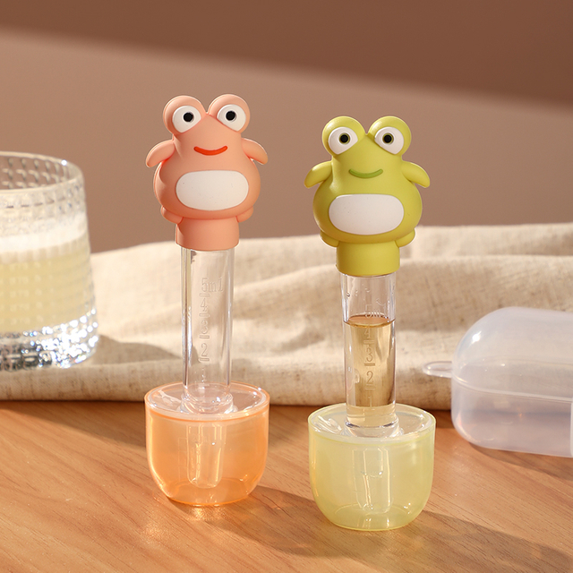 Alimentador de remédios para bebês em forma de sapo
